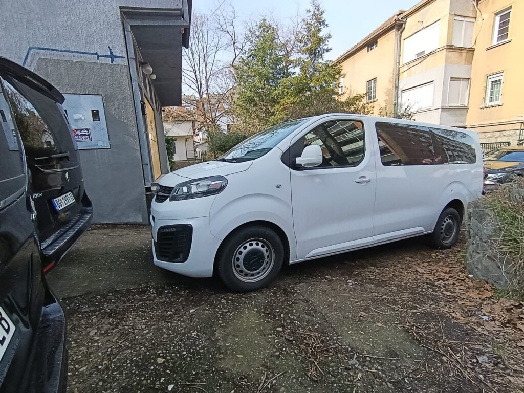 Minivan taxi Belgrade Airport - Hire a minivan in Belgrade
